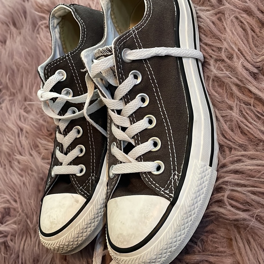 Womens 7 grey converse